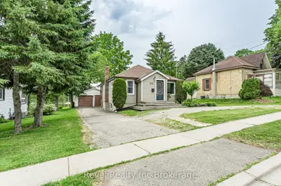 Detached in Woodstock