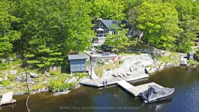 Detached in The Archipelago