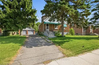 Detached in Brantford