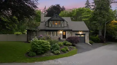 Detached in Pelham