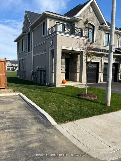 Att/Row/Townhouse in Hamilton