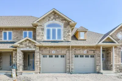 Att/Row/Townhouse in Hamilton