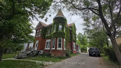 Fourplex in Woodstock