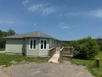 Detached in Marmora and Lake