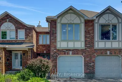 Att/Row/Townhouse in South of Baseline to Knoxdale