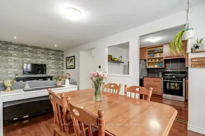 Condo Townhouse in Hamilton