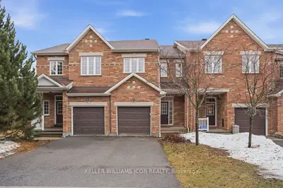 Att/Row/Townhouse in Kanata