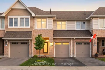 Att/Row/Townhouse in Stittsville - Munster - Richmond