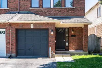 Att/Row/Townhouse in South of Baseline to Knoxdale