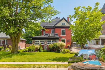 Detached in Perth East