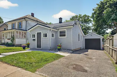 Detached in Woodstock
