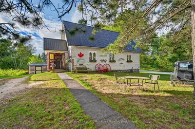 14 Rain Lake Road E, Kearney, On P0a 1m0