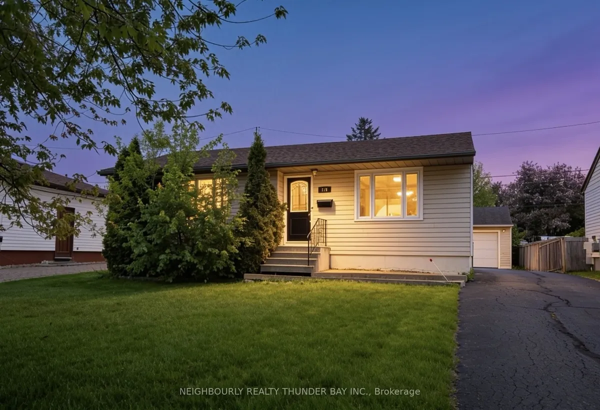 Detached in Thunder Bay