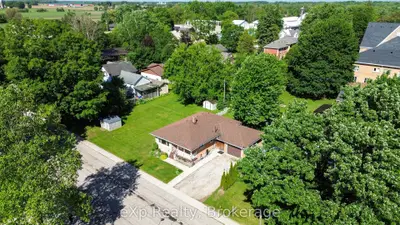Detached in Minto