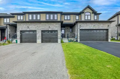 Att/Row/Townhouse in Woodstock