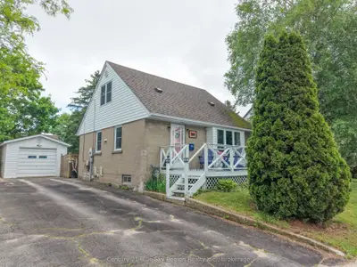 Detached in North Bay