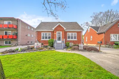 Detached in Brantford