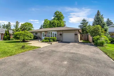 Detached in Brantford