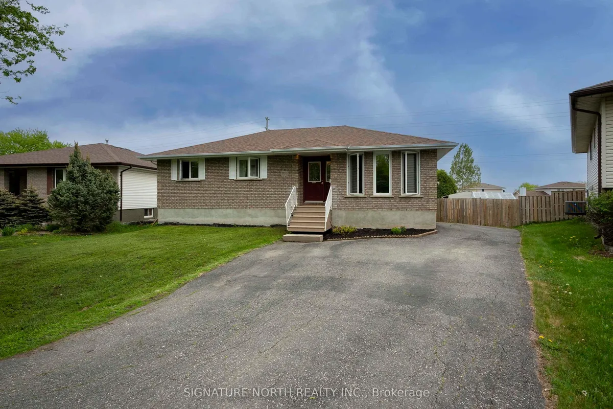 Detached in Thunder Bay