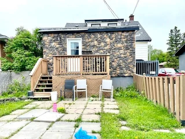 Detached in Thunder Bay