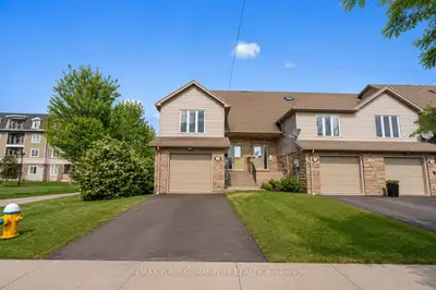 Att/Row/Townhouse in Cobourg