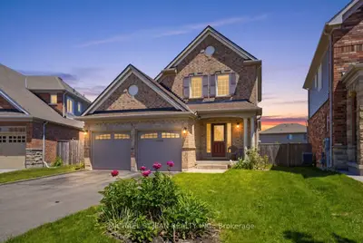 Detached in Niagara Falls