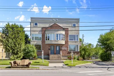 Condo Apartment in Carlington - Central Park