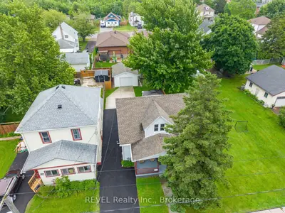 Detached in Port Colborne