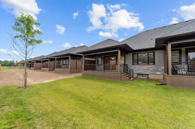 32 Postma Crescent 11, North Middlesex, On N0m 1a0