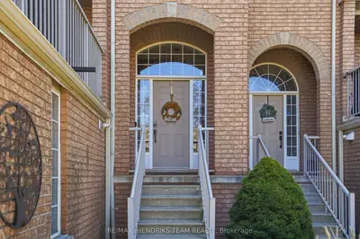 176 Livingston Avenue 3, Grimsby, On L3m 5p1