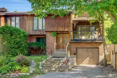 Semi-Detached in Manor Park - Cardinal Glen and Area