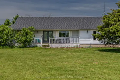Detached in Front of Leeds & Seeleys Bay