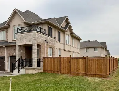 Att/Row/Townhouse in Hamilton