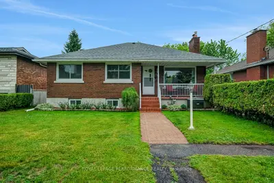 Detached in Overbrook - Castleheights and Area