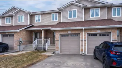 Att/Row/Townhouse in Kingston