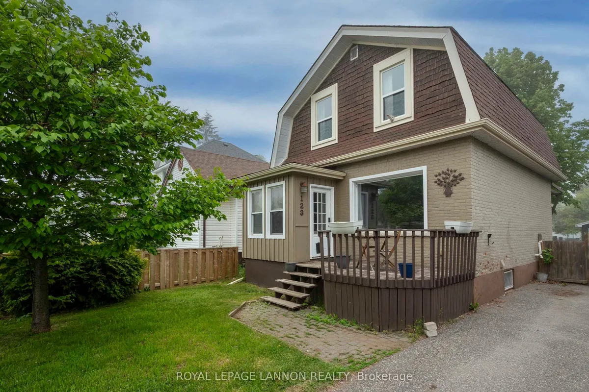 Detached in Thunder Bay