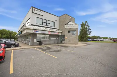43 Roydon Place 204, Country Place - Pineglen - Crestview And Area, On K2e 1a3