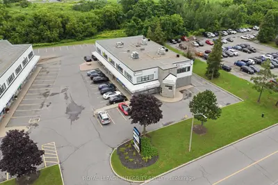 43 Roydon Place 204, Country Place - Pineglen - Crestview And Area, On K2e 1a3