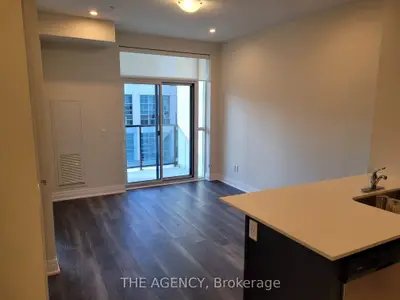 Condo Apartment in Grimsby