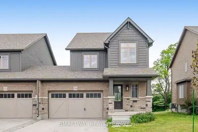 Att/Row/Townhouse in Grey Highlands
