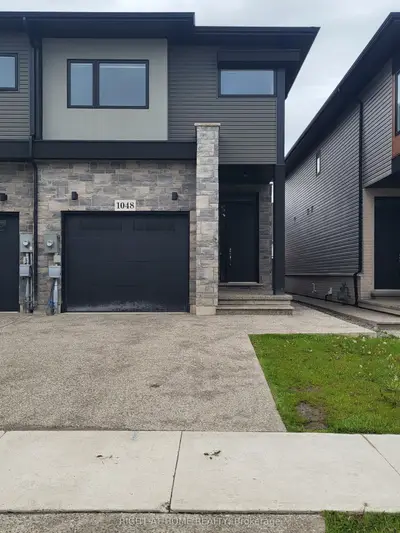 Att/Row/Townhouse in Welland