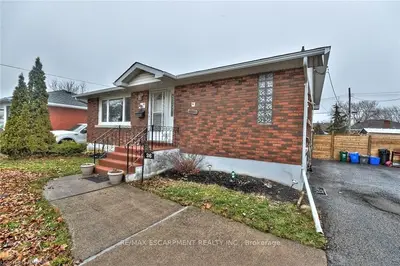 Detached in Thorold