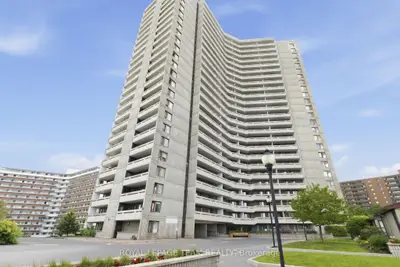 Condo Apartment in Woodroffe