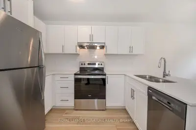 Condo Townhouse in Hamilton