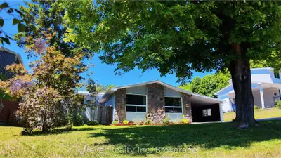 Detached in North Bay