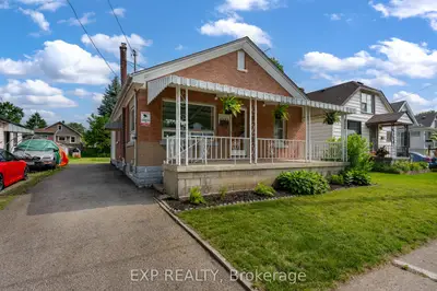 Detached in Niagara Falls