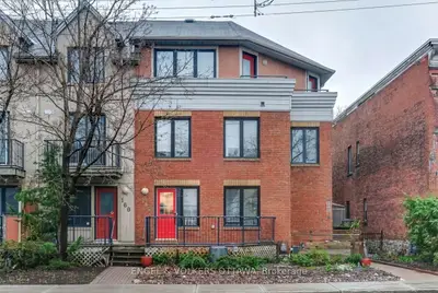 Att/Row/Townhouse in West Centre Town