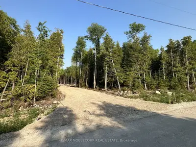 42 Trillium Crossing, Northern Bruce Peninsula, On N0h 1w0
