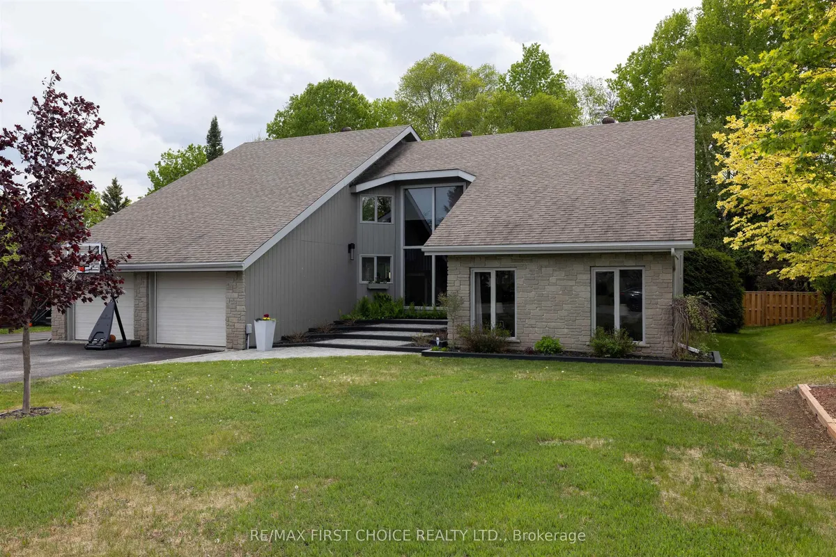 Detached in Thunder Bay
