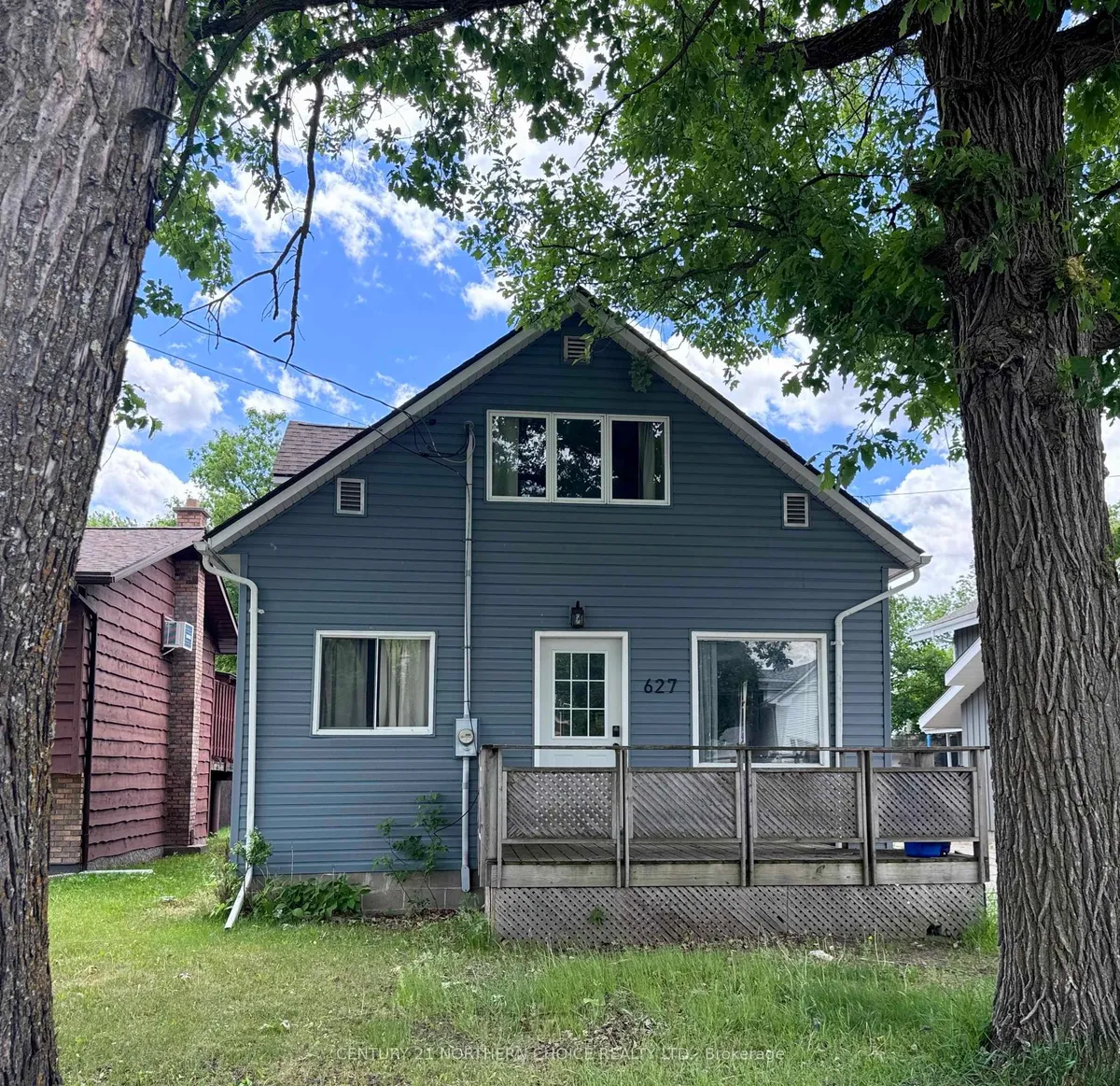 Detached in Fort Frances